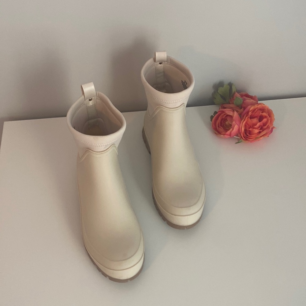 Super Cute Sam Edelman Rain/Snow boots Women’s Size 9